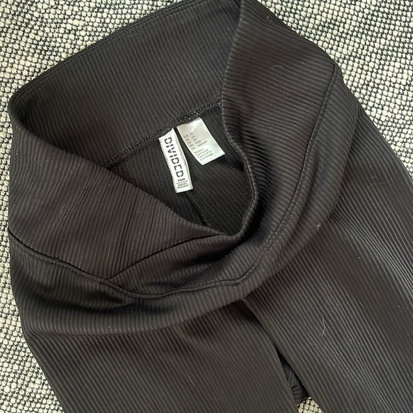 H&M black rib-knit leggings - Picture 2 of 2